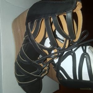Kenneth Cole Lace up wedges